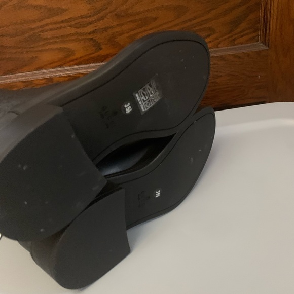 Authentic Gucci Boots. MSRP $1500. I never wore. Pre-owned. Never worn by anyone - Picture 3 of 8